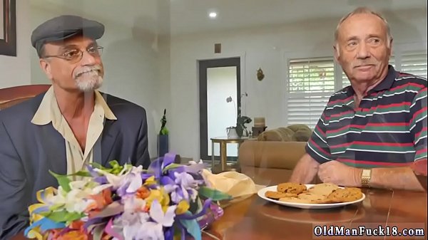 Inexperienced webcam teenie railing fake penis and pink hair Railing the Old Wood!