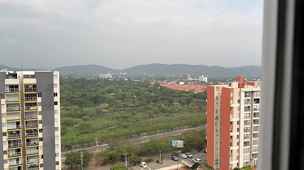 La unica medicina que pone bien a mi timida hermanastra es mi grande y dura verga.