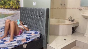 Una rica cogida por el culo a mi linda hermanastra a cambio de hacer los deberes de la casa.